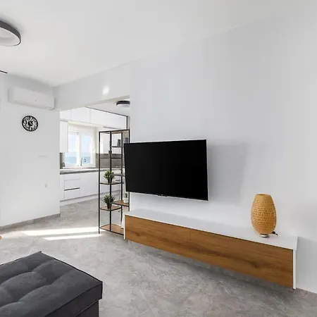 Angel House Sea View 2 Bedrooms 4p Salonic